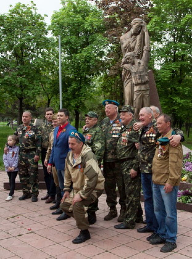 Московский Фонд мира в День Победы вручил награды луганским 